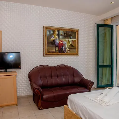 Daire Private Studio At Central Sunny Beach With Balcony